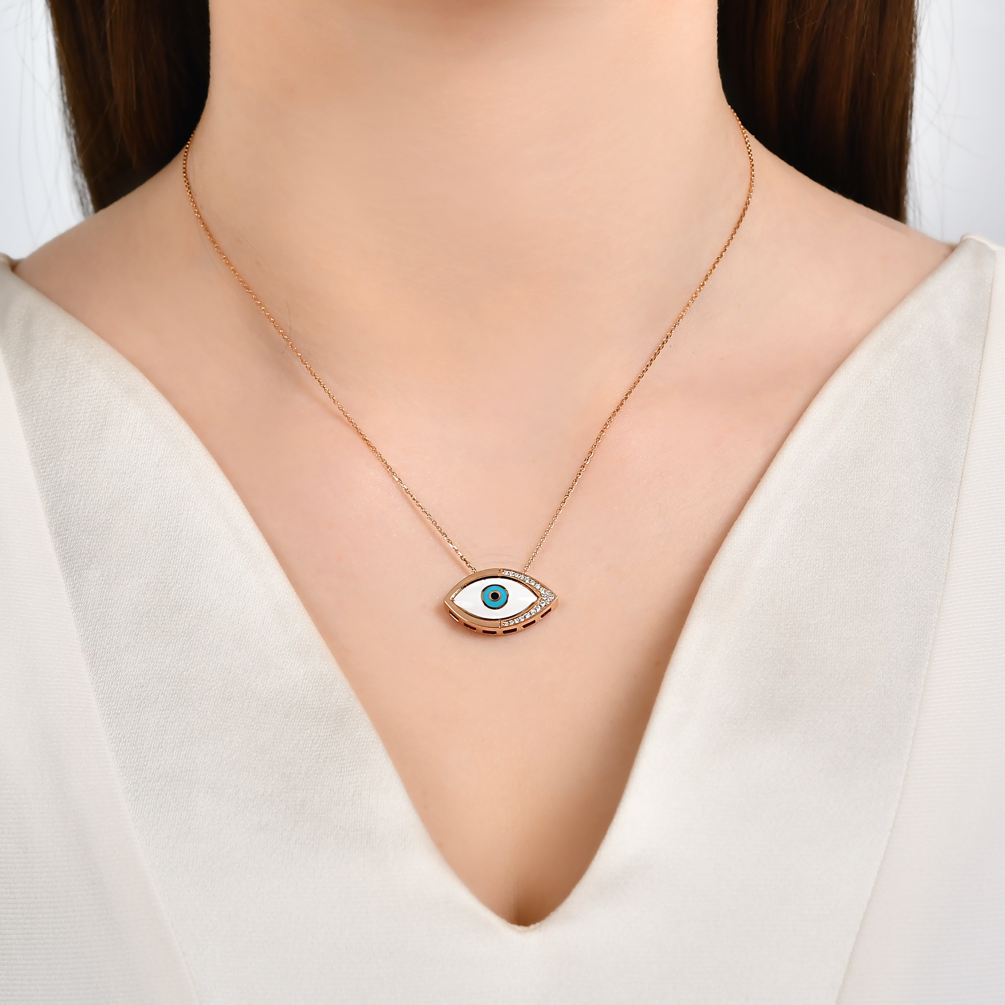 Eyes On You колье